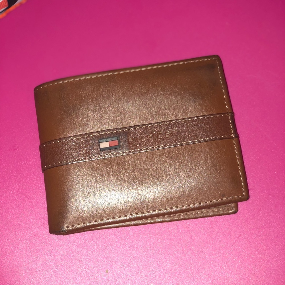 Tommy Hilfiger wallet gently used